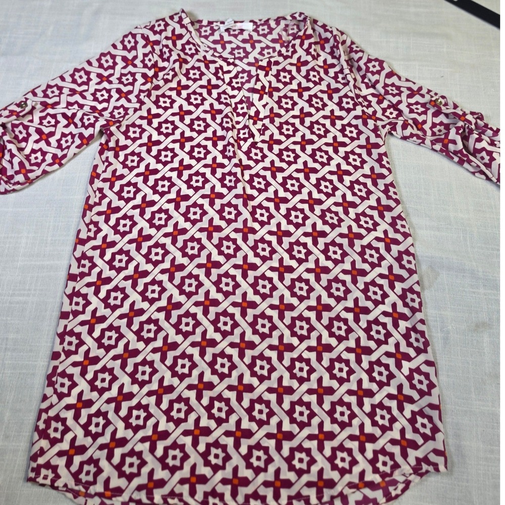 Peach Love California Geometric Lattice Roll Tab Sleeve Tunic Top Magenta Small